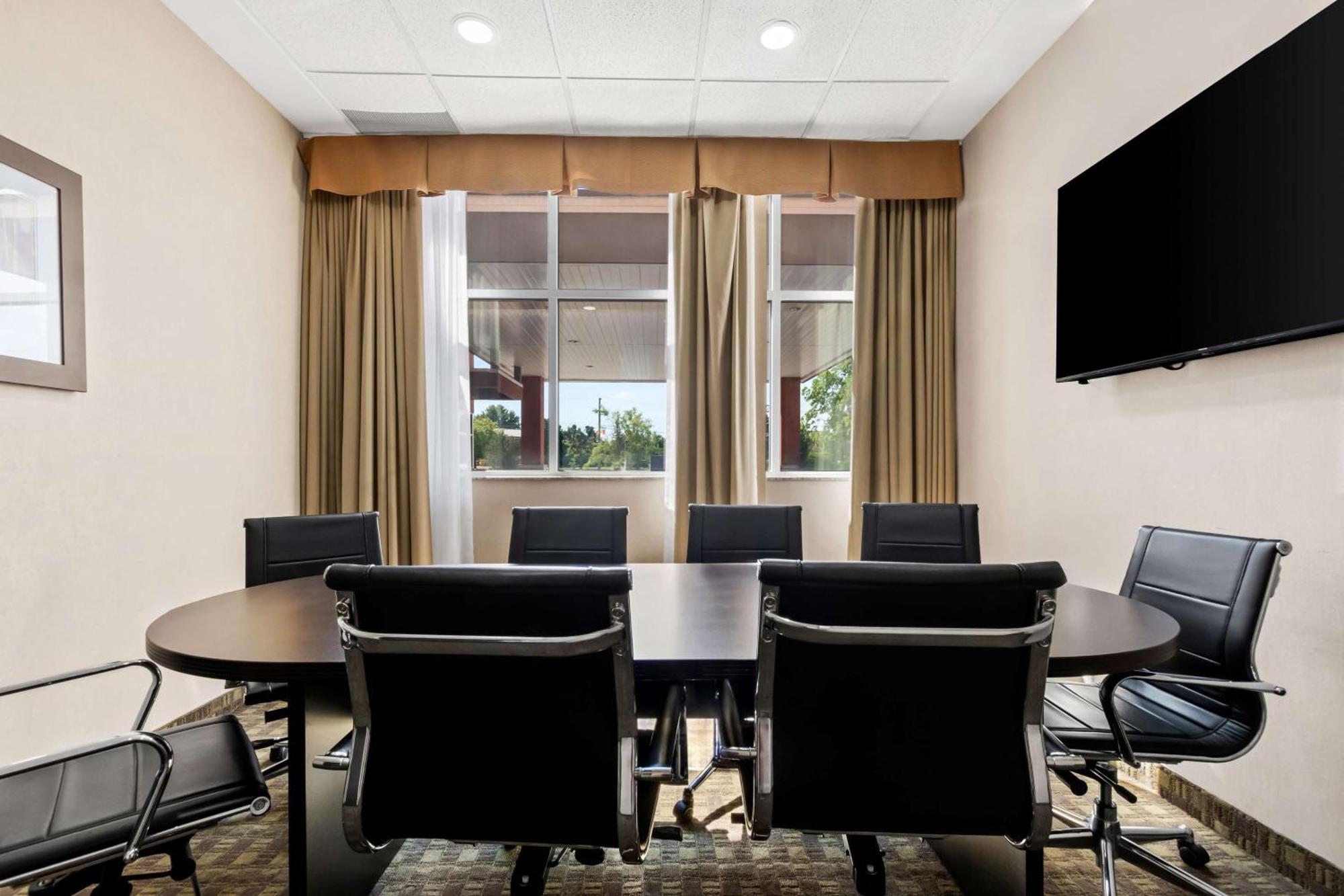 Best Western Plus Fergus Hotel Экстерьер фото